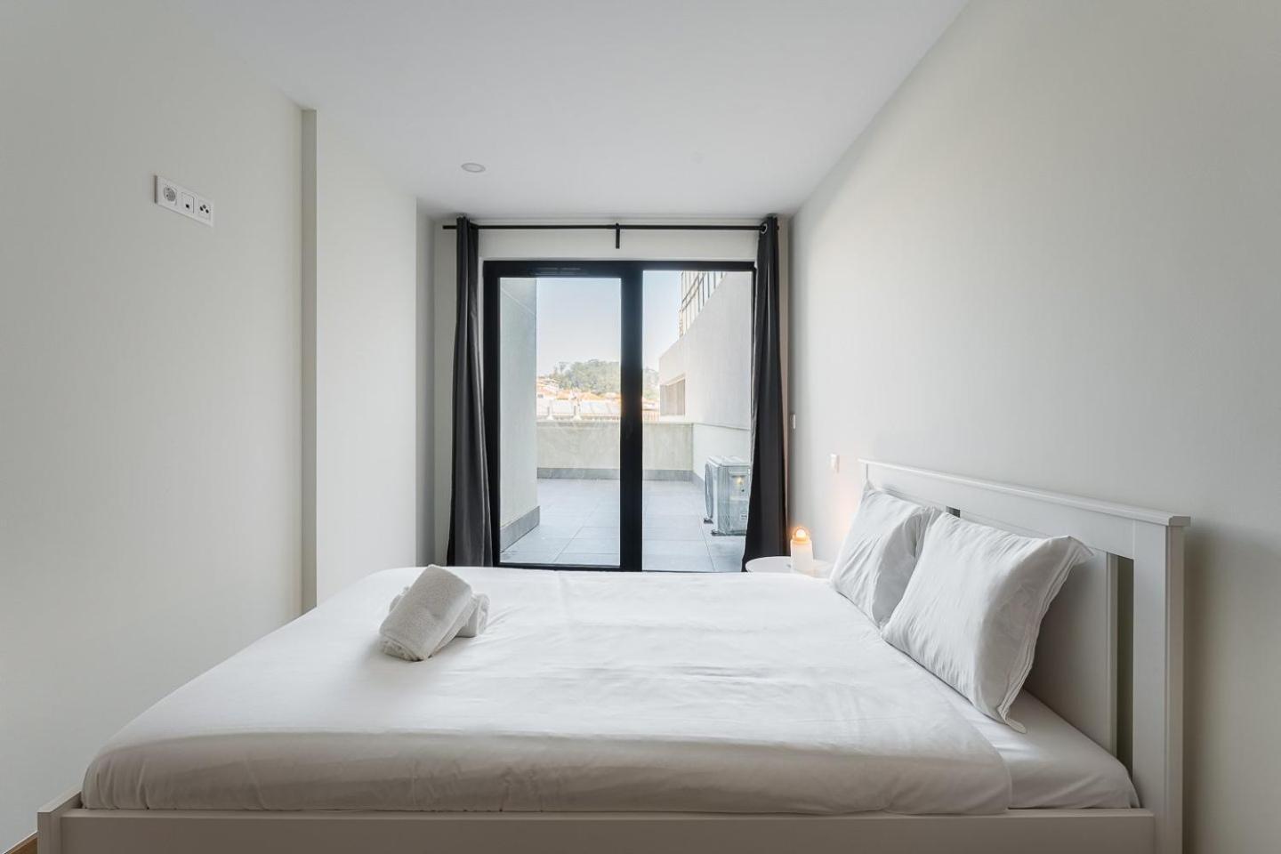 Ferienwohnung Guestready - Sleek Monochromatic In Bonfim Porto Exterior foto