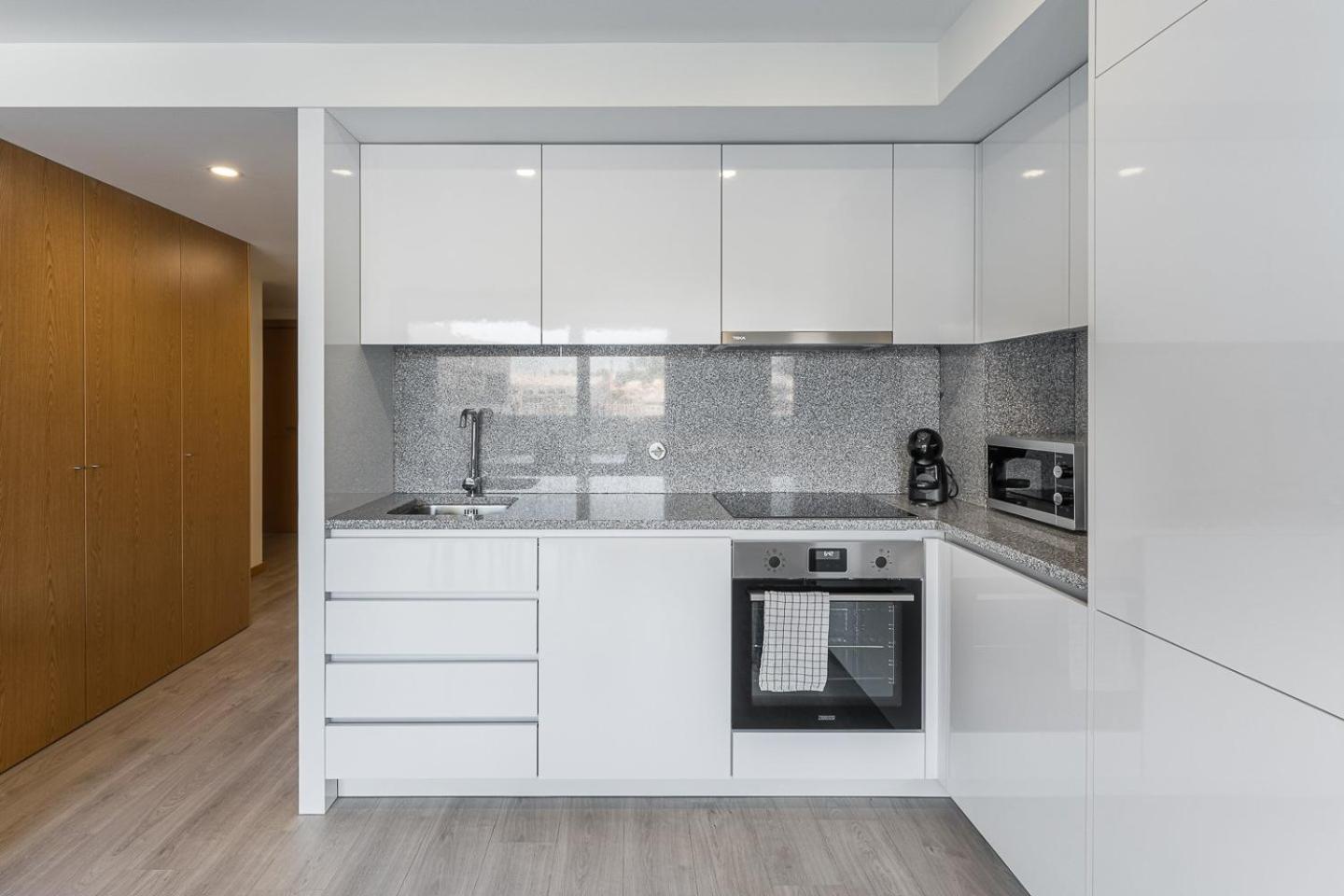 Ferienwohnung Guestready - Sleek Monochromatic In Bonfim Porto Exterior foto